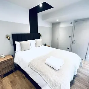South Charming Ensuite Look Like Designer Regno Unito
