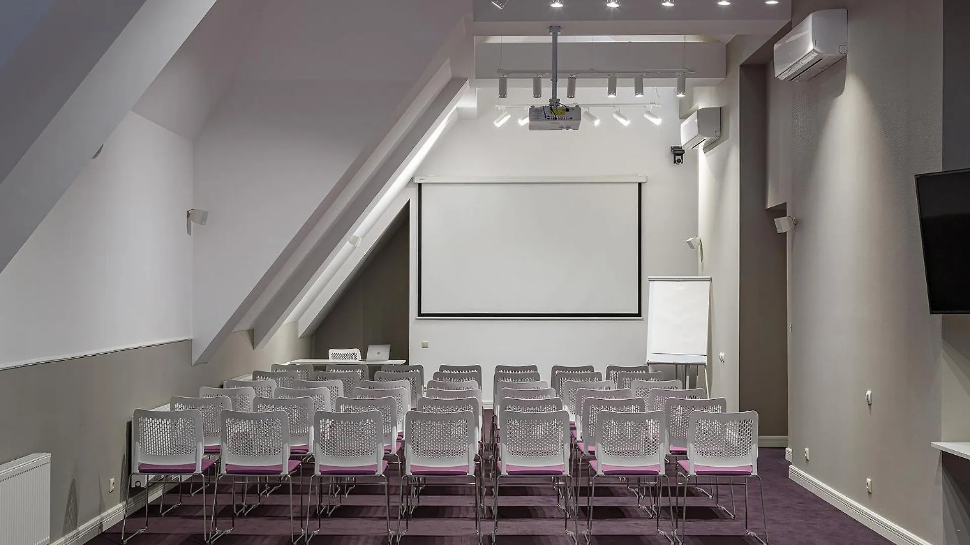 Modern Art Hotel Lviv